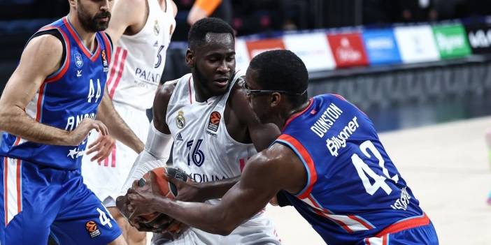 Anadolu Efes Final Four'a yükseldi