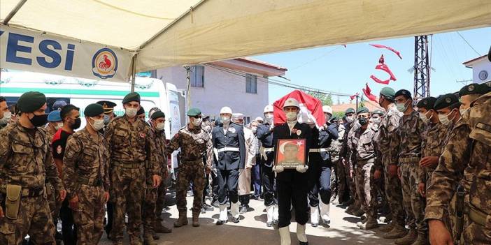 Şehit özel harekat polisi Veli Kabalay'ın naaşı toprağa verildi