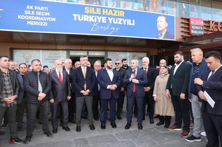 AKP'li başkan pembe gözlükleri taktı: İnsanlar her yerde özgürce yaşıyor. Hatta bazıları Boğaz'da lüks villlarda oturu