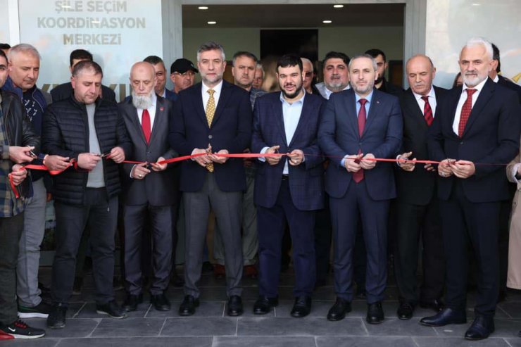 AKP'li başkan pembe gözlükleri taktı: İnsanlar her yerde özgürce yaşıyor. Hatta bazıları Boğaz'da lüks villlarda oturu