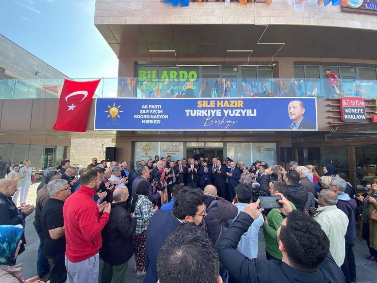 AKP'li başkan pembe gözlükleri taktı: İnsanlar her yerde özgürce yaşıyor. Hatta bazıları Boğaz'da lüks villlarda oturu