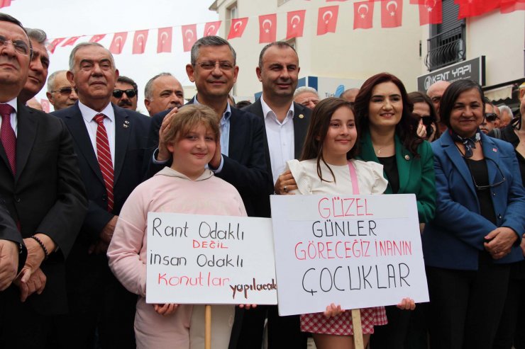 CHP'li Özel İzmir Güzelbahçe'de seçim ofisi açtı: Birbirimizle değil hedef kitle ile uğraşmalıyız