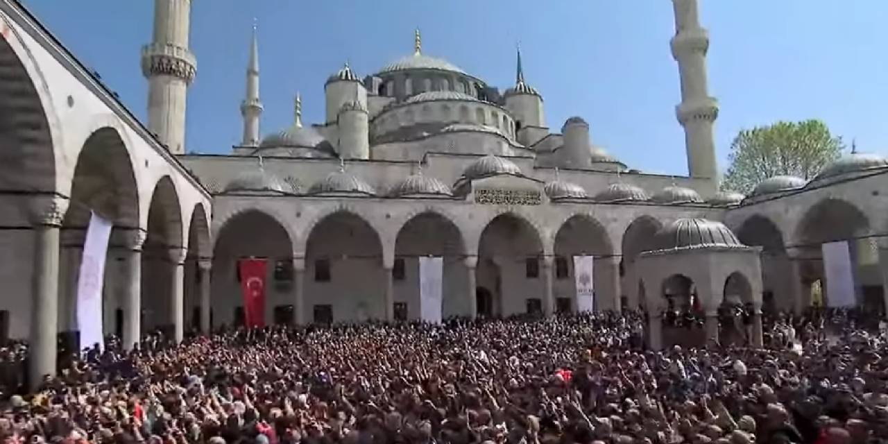 erdogan-cami-avlusunu-miting.jpg