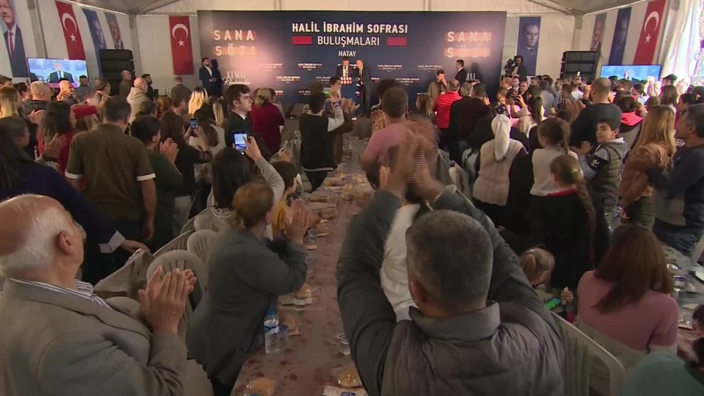 İmamoğlu: Bu ülkede çocuklarımızın hak ettikleri bayram sabahına uyanmaları için elimizden geleni yapacağız