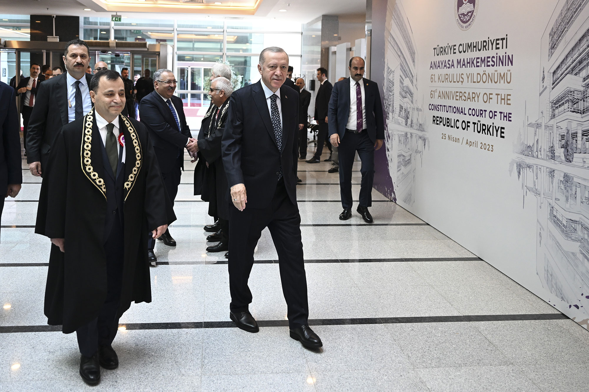 AYM Başkanı Zühtü Arslan'dan Erdoğan'ın Karşısında Çarpıcı Sözler:  "Adaletin Olmadığı Yerde..."