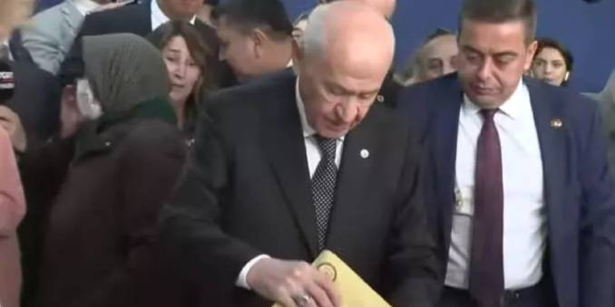devlet-bahceli-001.jpg