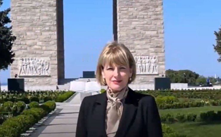Birleşik Krallık'ın Türkiye’deki İlk Kadın Büyükelçisi Twitter'dan Nereye Gideyim Diye Sordu, Öneriler Yağdı