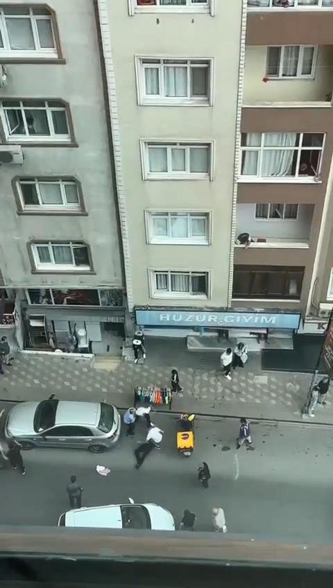 Otomobilden Husumetlisini Gördü, Yanlışlıkla Başkasını Vurdu