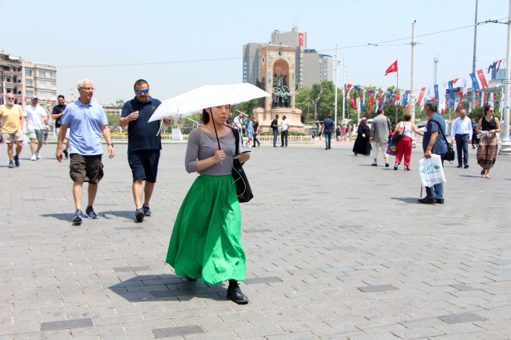 İstanbul'da Termometreler 40'ı, Ege'de 45'i, Adana'da 47'yi Gösterdi! Çıldırtan Sıcak...