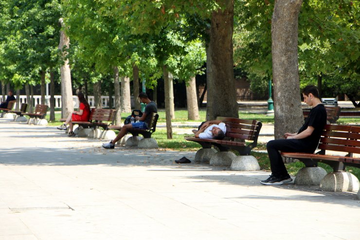 İstanbul'da Termometreler 40'ı, Ege'de 45'i, Adana'da 47'yi Gösterdi! Çıldırtan Sıcak...