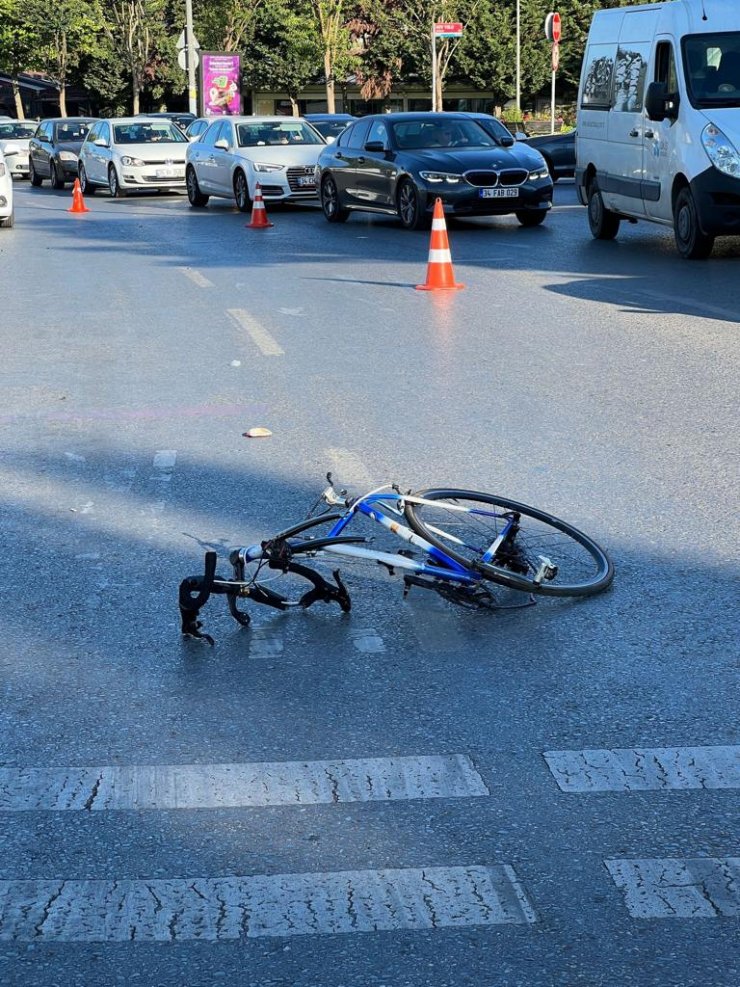 Kadıköy'de Polisten Kaçtığı Öne Sürülen Sürücünün Çarptığı Bisikletli Öldü