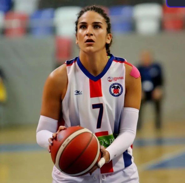 Bisikletli Basketbolcu Mihrace'ye Otomobil, Yaya Geçidinde Carpmış