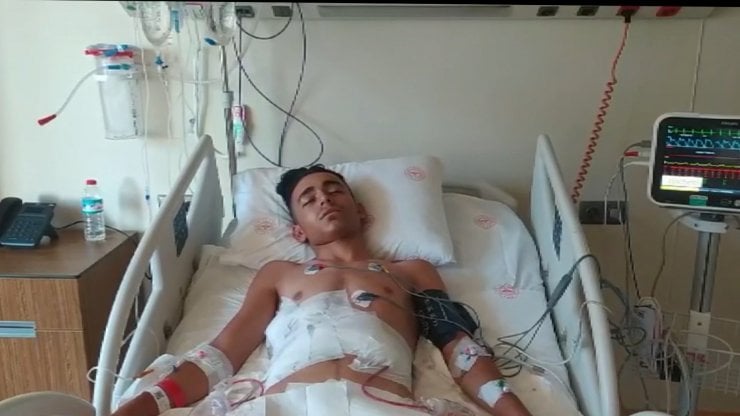 Güngören'de Başakşehir Kulübü'nün Altyapısında Oynayan 15 Yaşındaki Futbolcuya Bıçaklı Saldırı! Hastanede Yaşam Savaşı Veriyor