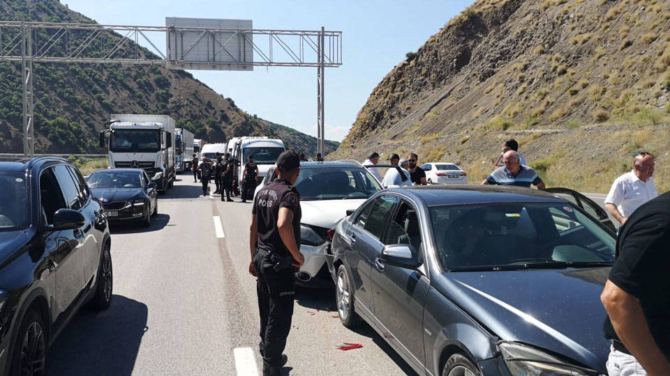 Kılıçdaroğlu'nun Konvoyunda Kaza! 4 Kişi Yaralandı