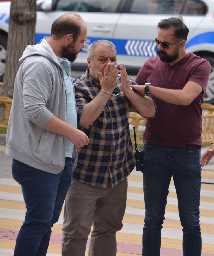 Bindiği Taksilerde Kendini İş İnsanı Olarak Tanıtıp Şoförleri Dolandırdı