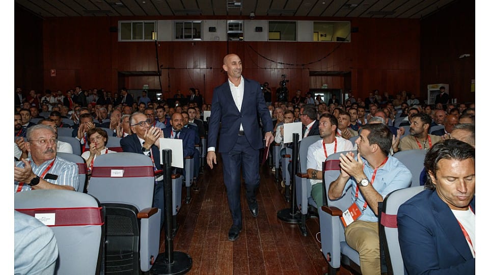 ispanyada-kadin-futbolundaki-skandaldan-sonra-baslayan-bitti-hareketi-buyuyor-1110-dhaphoto1.jpg