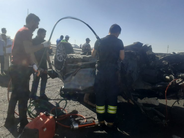 Lastiği Patlayan Otomobil Takla Attı: 3 Ölü