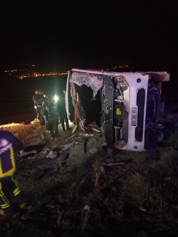 Minibüs Şarampole Yuvarlandı: 5 Ölü, 21 Yaralı