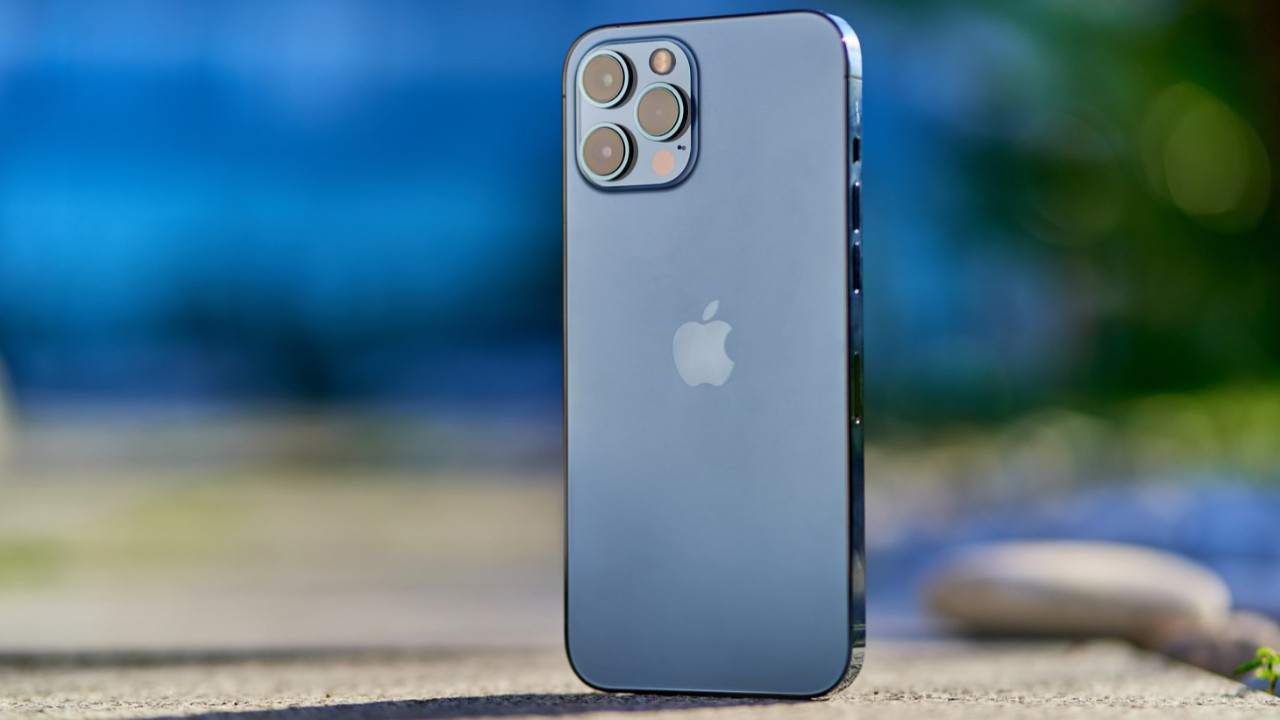 apple-iki-onemli-degisiklik-yapti-iphone-15-pro-fiyatlari-cok-daha-yuksek-olabilir-gfcr.jpg