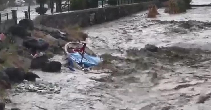 Sarı Kodlu Uyarı Verilmişti, Yağmur Sele Döndü