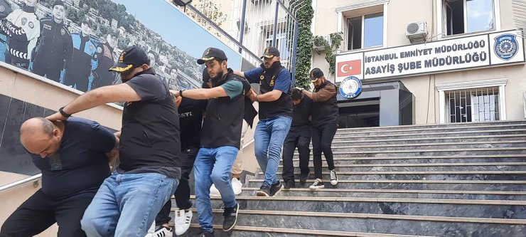 İstanbul'da 26 milyon Liralık Fidye Operasyonu! İş İnsanı ve Emekli Polis, Başlarına Siyah Torba Geçirilmiş Halde Kurtarıldı