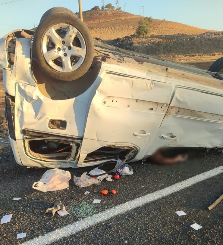 Otomobil Takla Attı: 2 Ölü, 2'si Ağır 3 Yaralı