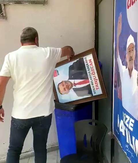 Tanju Özcan’ın Partideki Fotoğrafını Çöpe Attılar