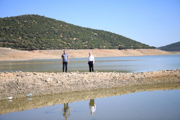 Belediye Başkanı Kuruyan Barajın Ortasına Yürüyüp, Çağrı Yaptı