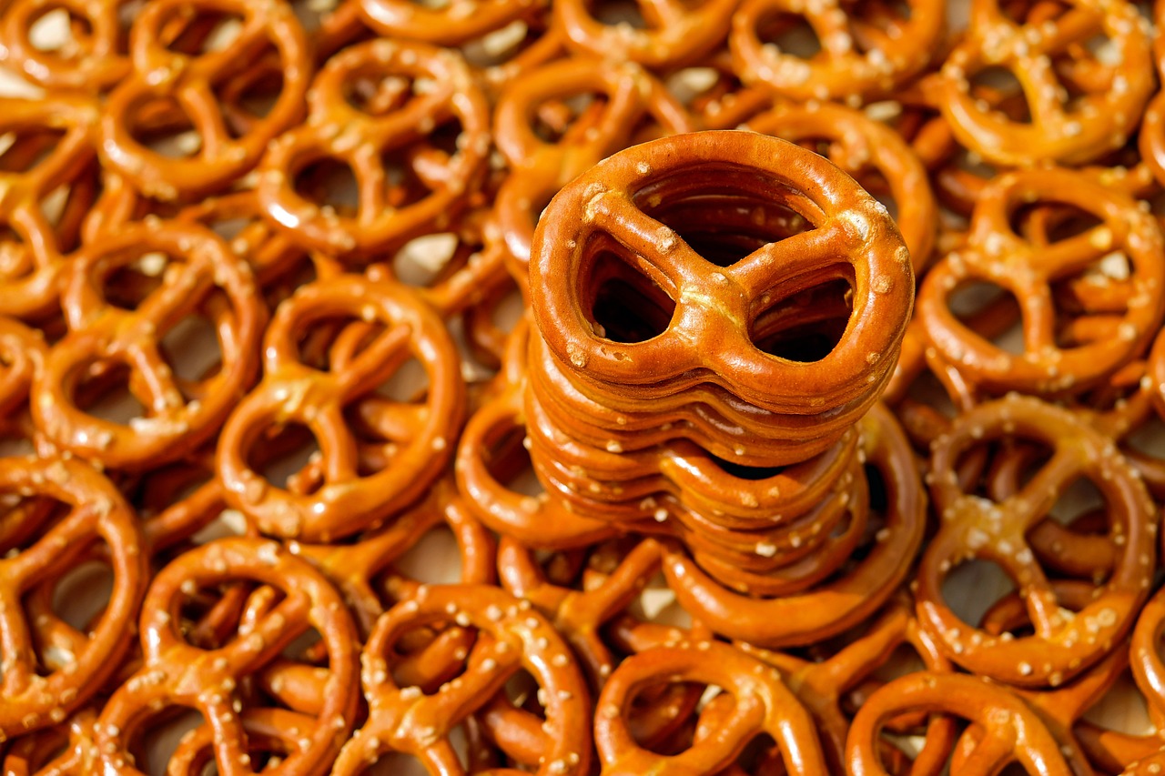 pretzels-2759994-1280.jpg