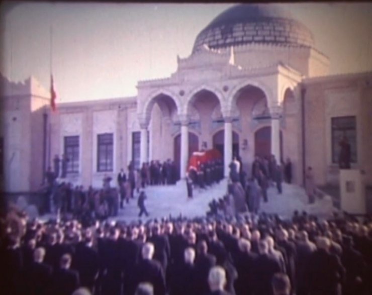 İtalyanlar Çekmiş! Atatürk'ün Cenazesinin Renkli Görüntüleri Ortaya Çıktı