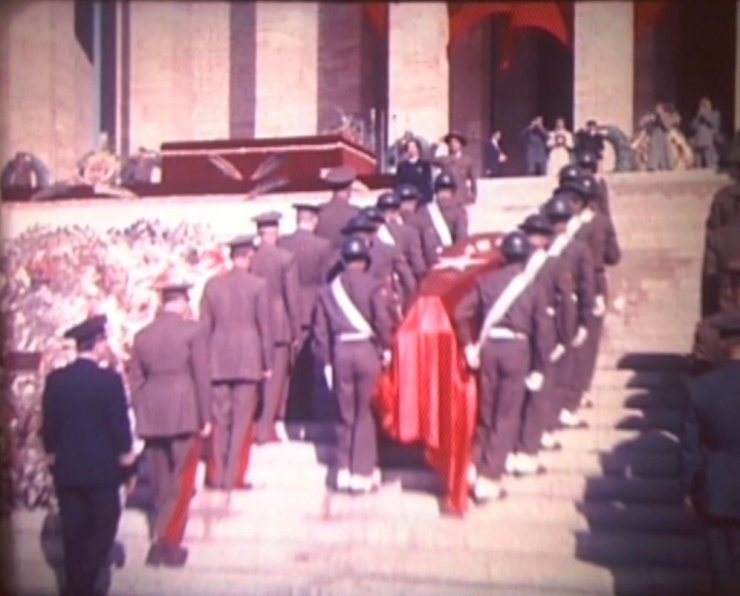 İtalyanlar Çekmiş! Atatürk'ün Cenazesinin Renkli Görüntüleri Ortaya Çıktı