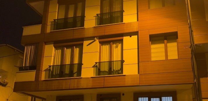 Galericiye Motosikletli Suikast! Evnin Önünde Öldürdüler