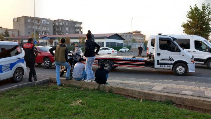 16 Yaşındaki Sürücü Polisten Kaçarken Yunus Ekibine Çarptı