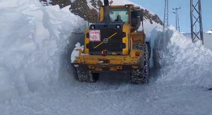 5 Metre Kar 3 Günde Temizlendi