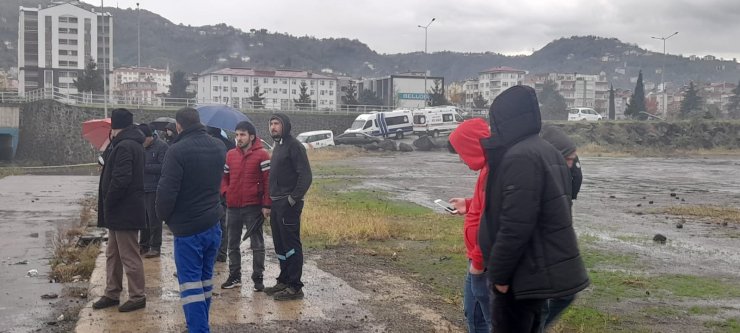 Dalgalarla Fotoğraf Çektiren 2 Genç Sulara Kapıldı