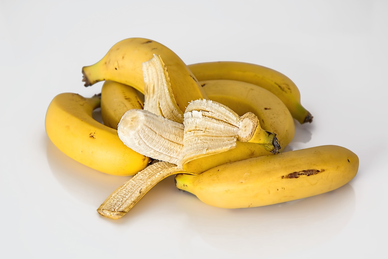 bananas-614090-1280.jpg