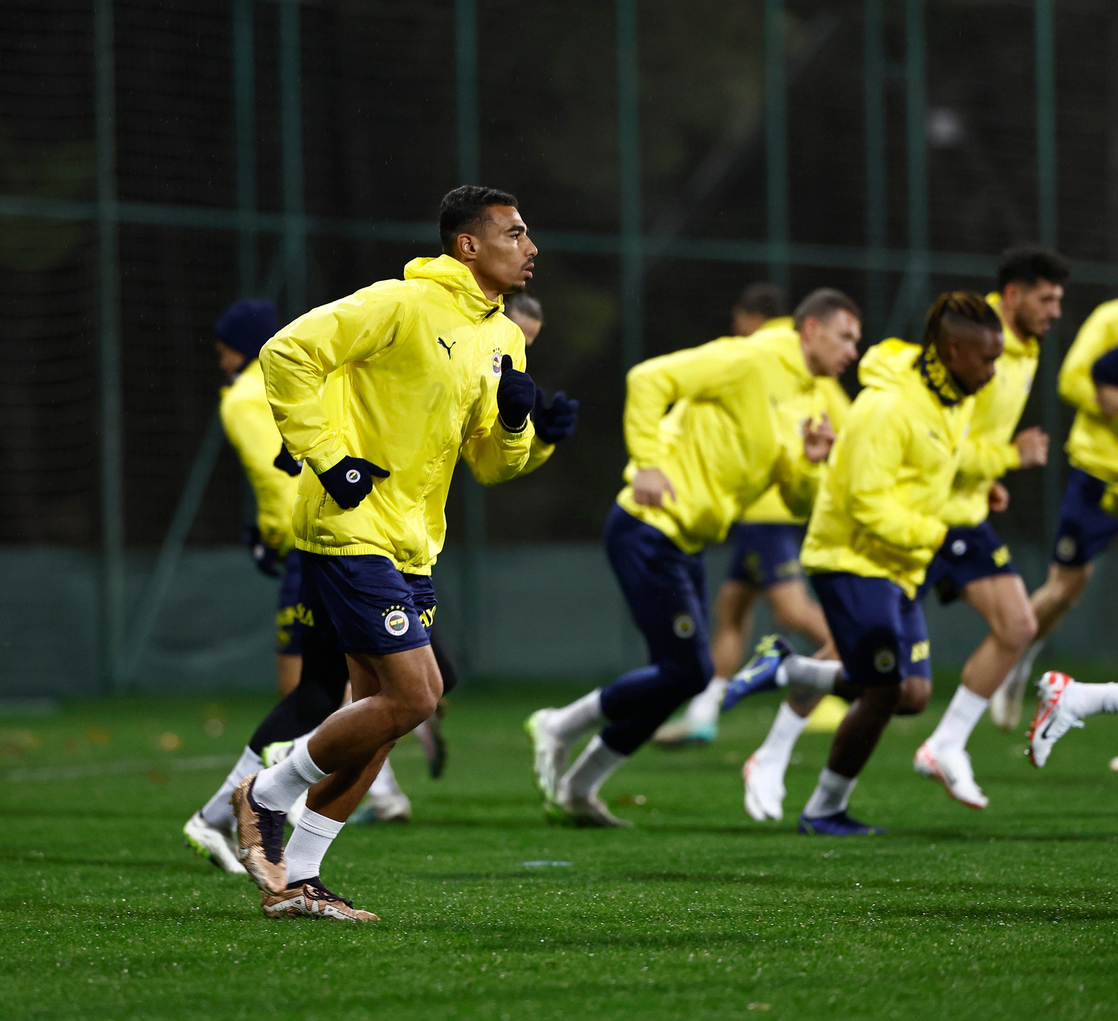 fenerbahce-besiktas-macinin-hazirliklarini-tamamladi-5395-dhaphoto4.jpg