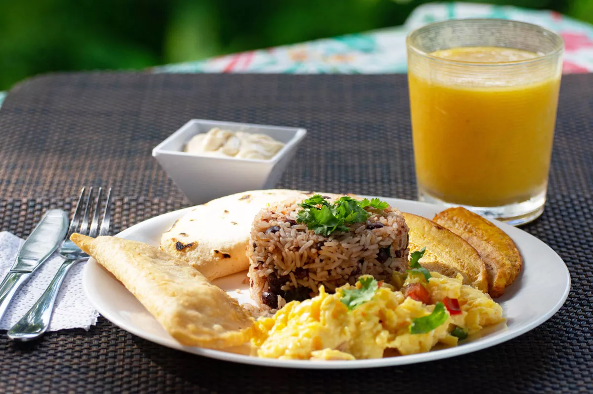 costa-rican-breakfast-foods.webp