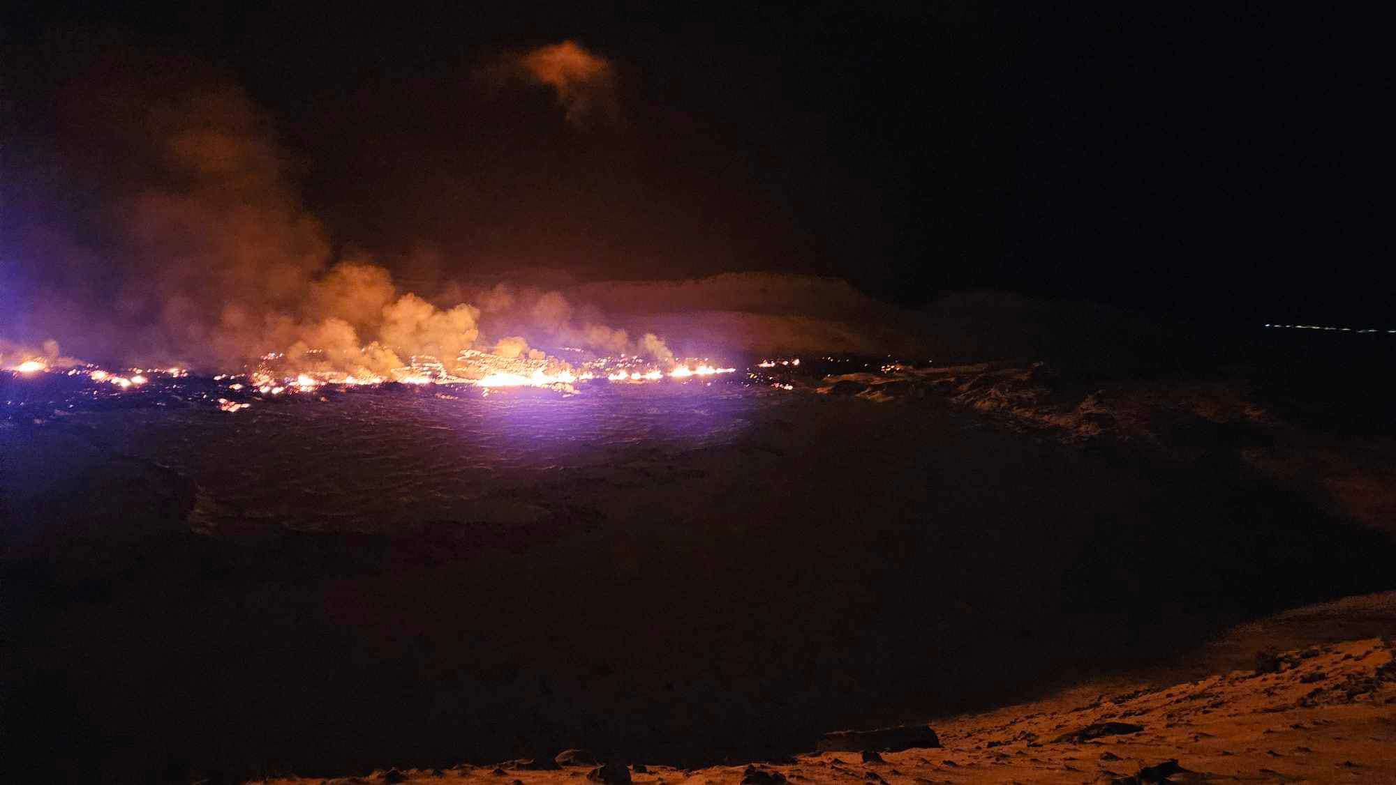 aa-20231219-33220848-33220846-izlandanin-reykjanes-yarimadasinda-yanardag-patlamasi-meydana-geldi.jpg