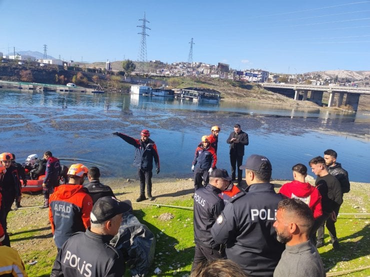 Nehre Düşen Çocuktan Kahreden Haber