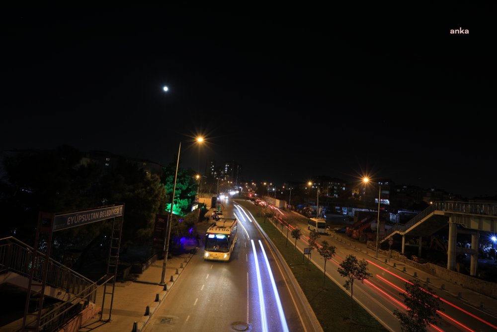 İstanbul'da Gece Saatlerindeki Otobüslerin Sefer Sayısı Artırıldı