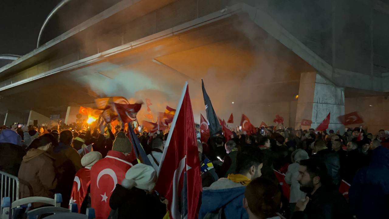 fenerbahce-istanbulda-coskuyla-karsilandi-2982-dhaphoto2.jpg