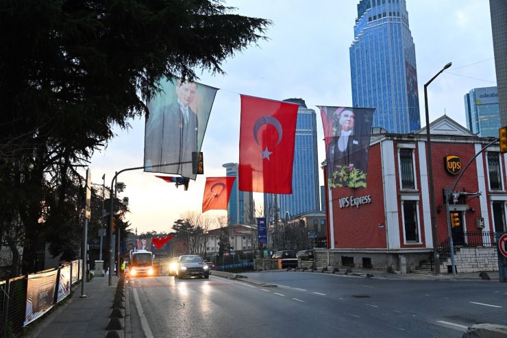 Sabah Gün Ağırınca Suudi Konsolosluğunu Şoke Eden Pankart