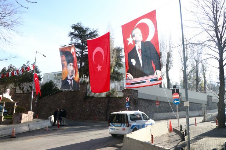 Suudi Arabistan Büyükelçiliği Çevresi Atatürk Posterleri ile Donatıldı