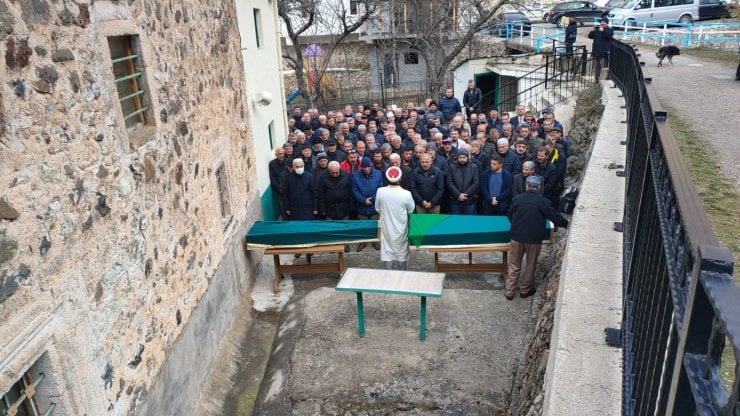 Engelli Kızını ve Kendisini Öldürdü, Geriye Bu Notu Bıraktı... Bir Babanın Çaresizliği: "Ölürsem Kızıma Kim Bakacak?"