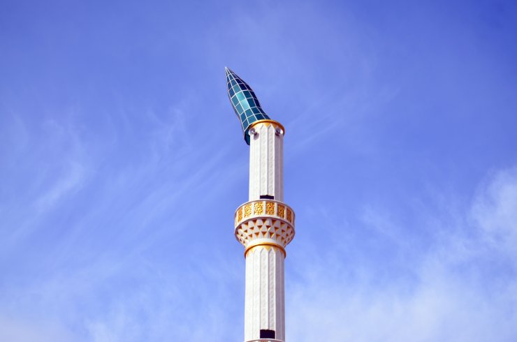 49 Kilometreyle Esen Rüzgar Minarenin Külahını Söktü