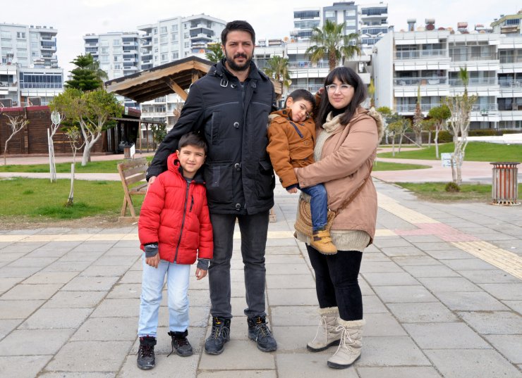 Depremden 'yaşam üçgeni' ile kurtuldu: 'Hayatımın en zor gecesiydi. Herkes çığlık atıyor, yardım istiyordu ama...'