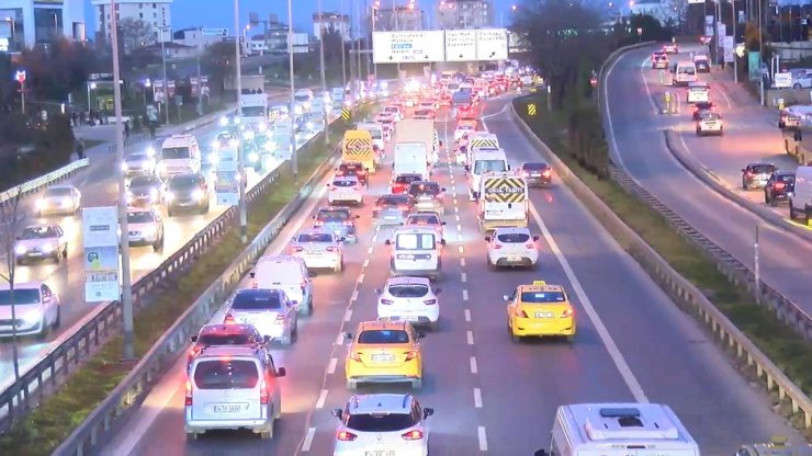 İstanbul'da Okullar Açıldı, Trafik Kilit