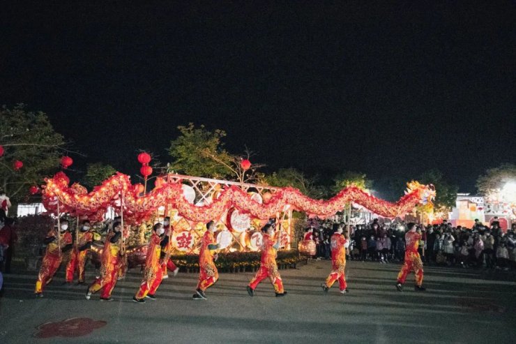 Çin, Ejderha Yılı’na Geçti, Kutlamalar Başladı