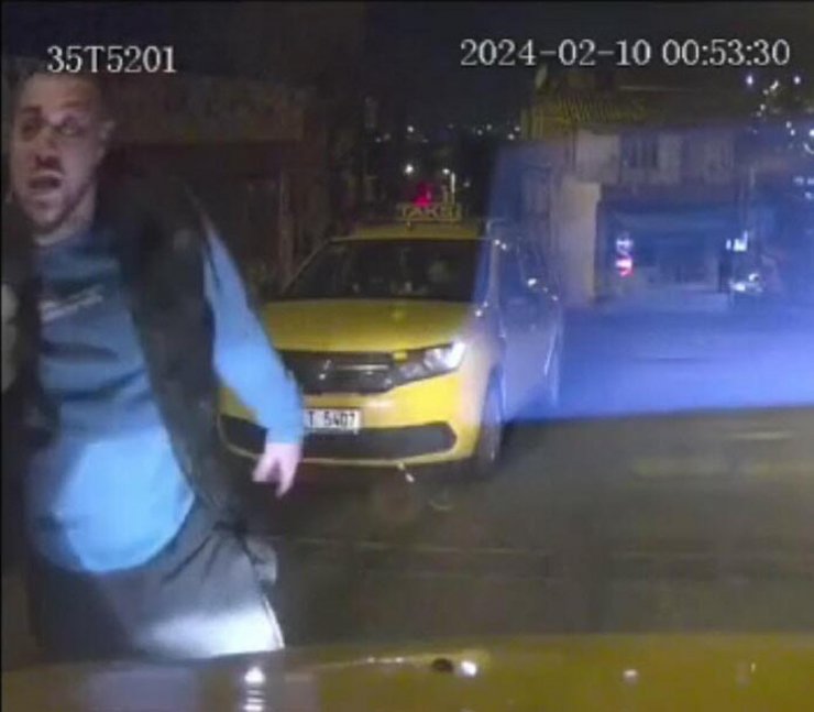 İzmir'de Taksiciyi Yumruklayan Şüpheli Yakalandı